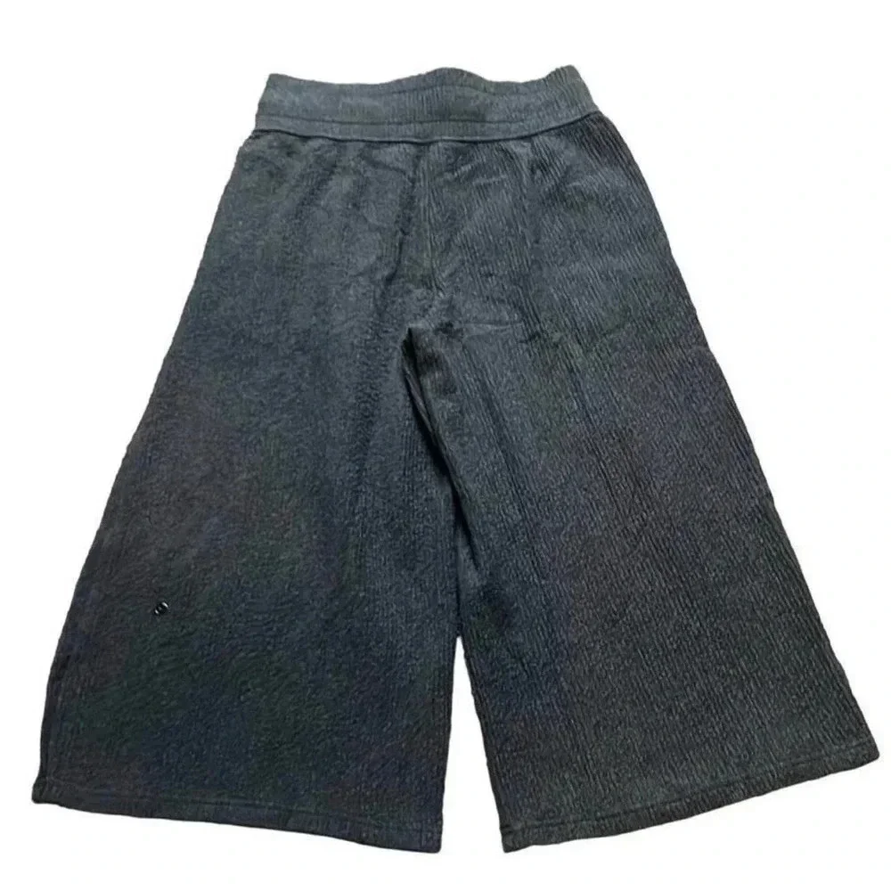 Lululemon Women's Size 4 Heathered Dark Gray Retreat Yourself Crop Pants